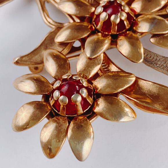 VTG 1940s Brooch Gold Tone Floral Red Glass Cabochons Mid Century Bouquet Pin - Picture 4 of 12